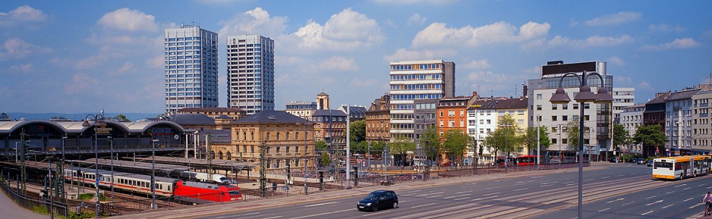 Mainz, Panorama, Hauptbahnhof und Bonifatius-Türme Foto: Bernd Eßling, Bildjournalist, Fotograf