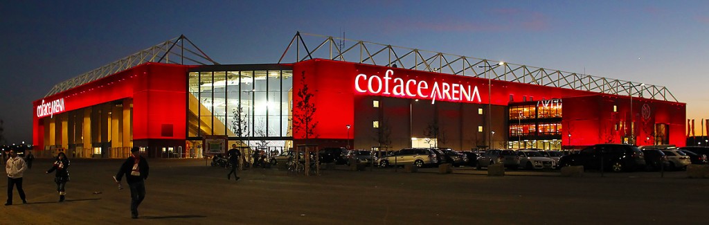 Mainz, Panorama, Stadion, Coface-Arena, Außenansicht in der Dämmerung, Foto: Bernd Eßling, Bildjournalist, Fotograf