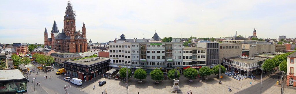 Mainz, Panorama, Ludwigstraße mit Fußgängerzone und Dom, Foto: Bernd Eßling, Bildjournalist, Fotograf